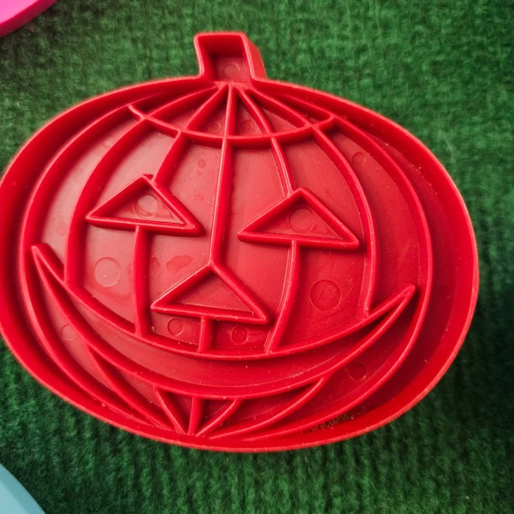 12 Wilton Cookie Cutters Set Gingerbread Teddy Bear Duck Christmas Tree‎